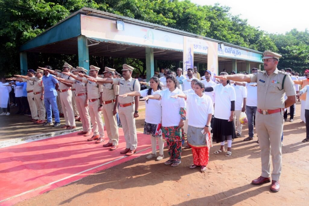 సర్ధార్ వల్లభభాయ్ పటేల్ జయంతి: దేశ ఐక్యతకు పునాది వేసిన ఉక్కు మనిషికి ఘన నివాళులు