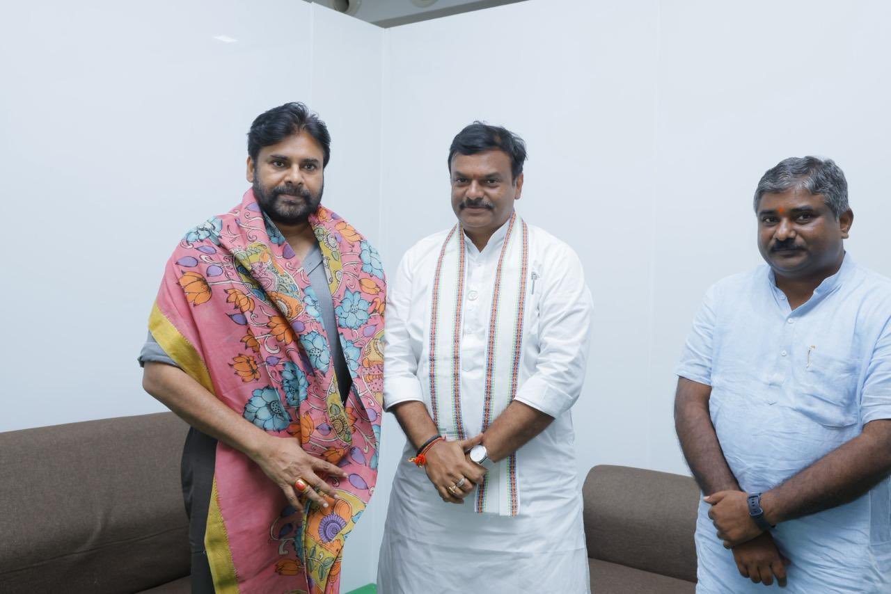 Deputy CM Pawan Kalyan Meets BJP Leaders | Birsamunda Books and Swadeshi Promotion
