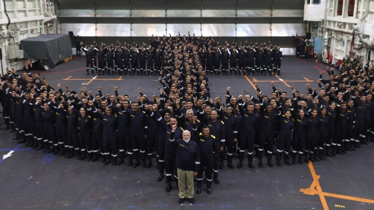 PM Narendra Modi Celebrates Diwali Aboard INS Vikrant with Indian Navy — A Patriotic and Emotional Moment for India