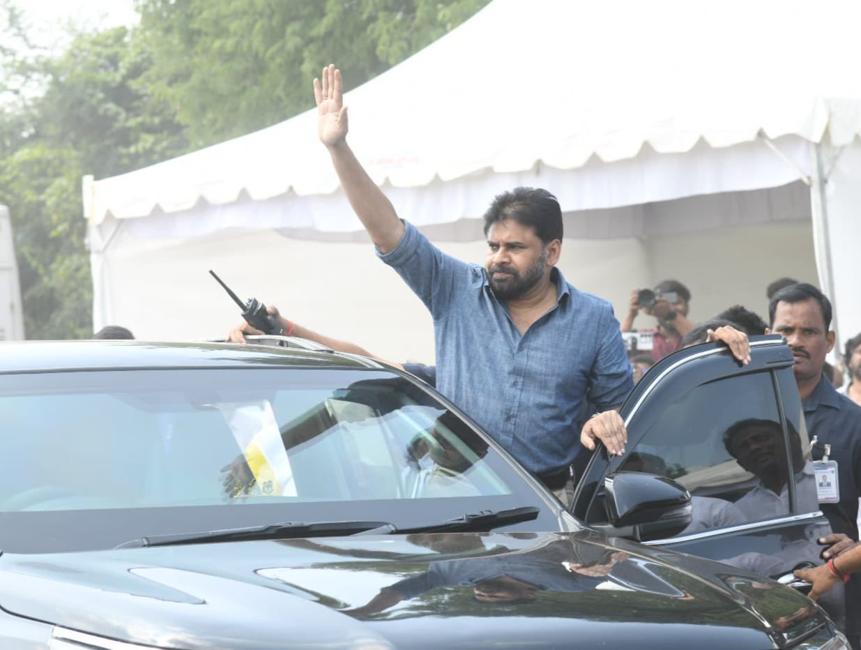 పలమనేరు ప్రజల వినతులు స్వీకరించిన ఉప ముఖ్యమంత్రి పవన్ కళ్యాణ్