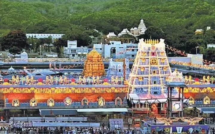 తిరుమలలో భారీగా పెరిగిన రద్దీ
