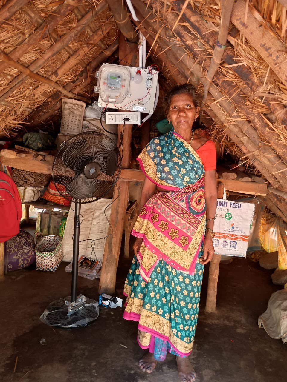 గిరిజన ‘గూడెం’లో తొలిసారి విద్యుత్ కాంతులు