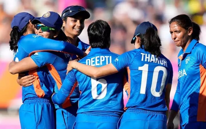 మహిళా క్రికెటర్లకు గుడ్‌న్యూస్ః భారీగా పెరిగిన వేతనాలు