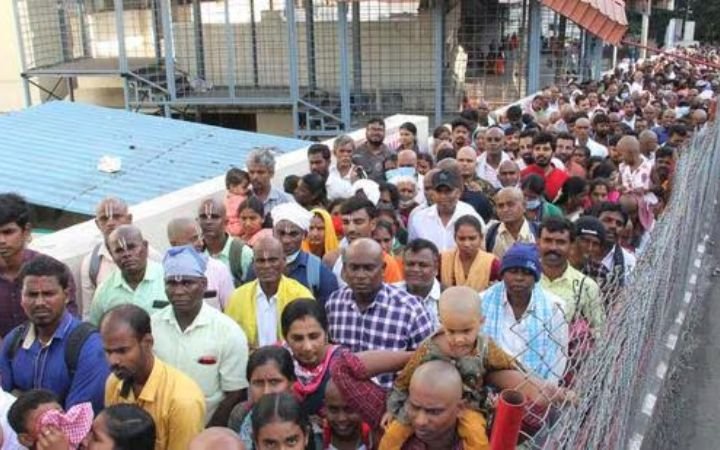 తిరుమలలో కొనసాగుతున్న రద్దీ