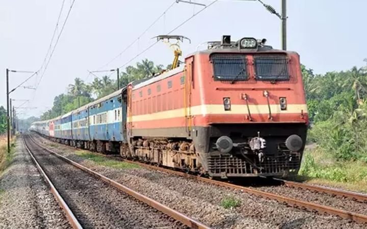 ఇండిగో విమానాల రద్దు… రైల్వేశాఖ కీలక నిర్ణయం