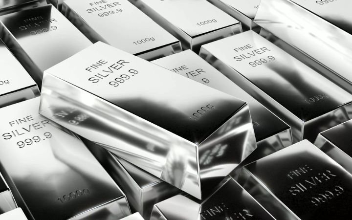 Should You Invest in Silver in 2025 Expert Tips, Rising Prices & 2026 Forecast Explained