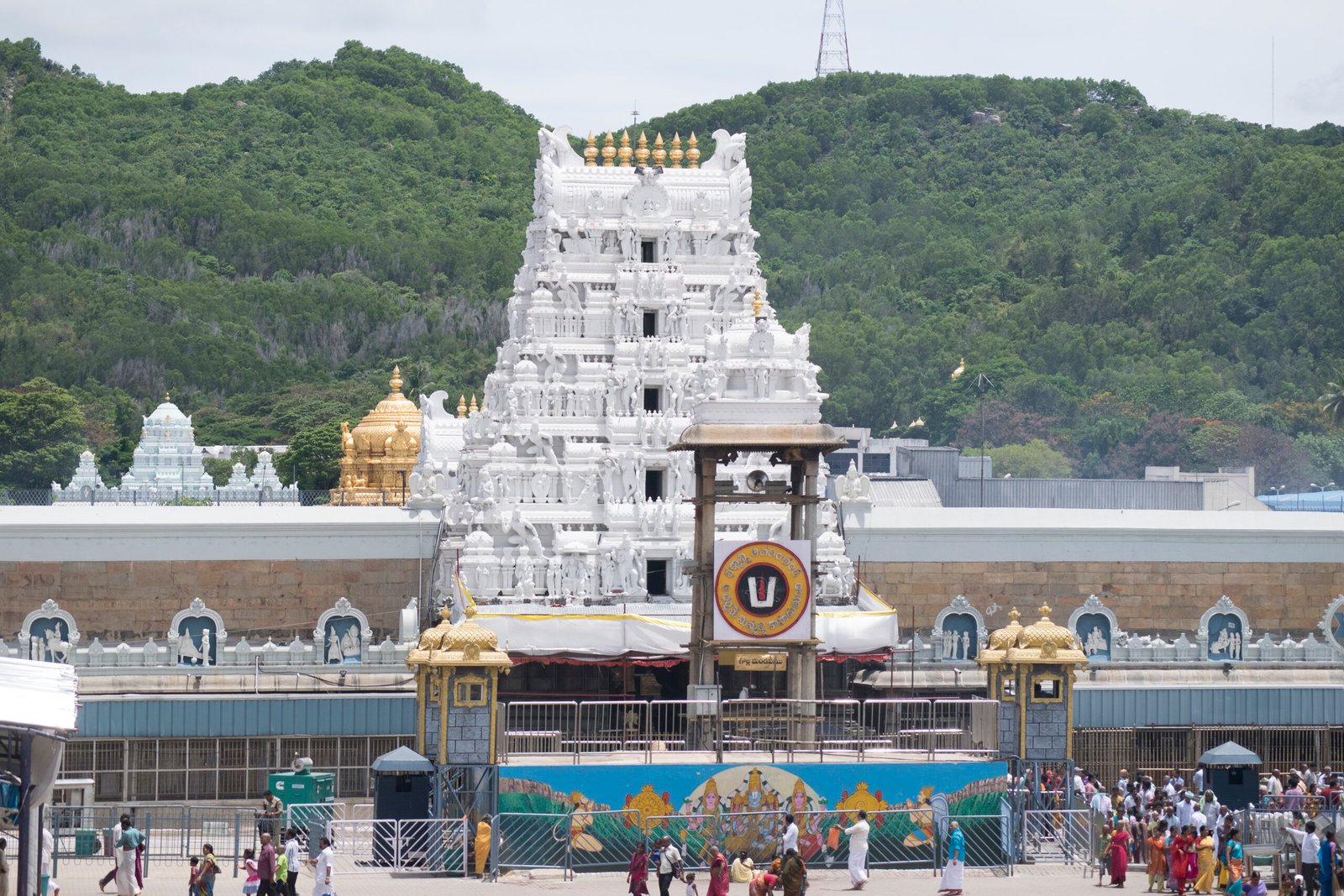 Tirumala Monday Update: Devotee Rush, Darshan Waiting Time and Hundi Collections