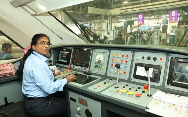 వందేభారత్‌ రైళ్ల లోకో పైలట్‌లను ఎలా ఎంపిక చేస్తారో తెలుసా?