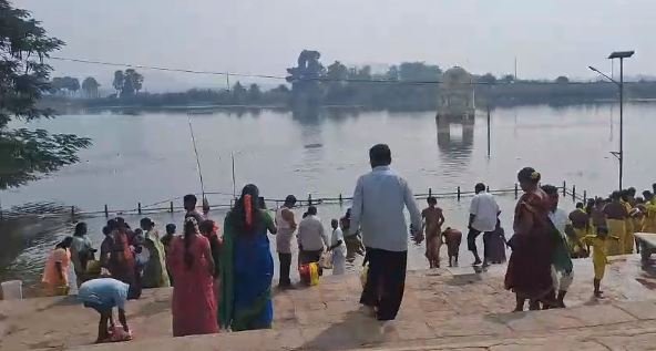 వైకుంఠ ఏకాదశి: భక్తులతో కిటకిటలాడిన రామతీర్థం