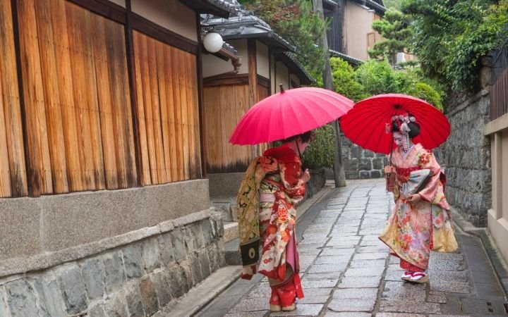 జపాన్‌లో నమస్కారం ఇలానే ఎందుకు చేస్తారో తెలుసా?