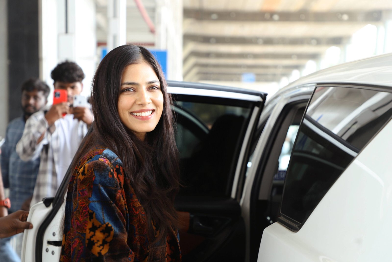 ప్రభాస్ రాజా సాబ్ ప్రమోషన్స్ కోసం హైదరాబాద్ వచ్చేసిన హీరోయిన్ మాళవిక మోహనన్