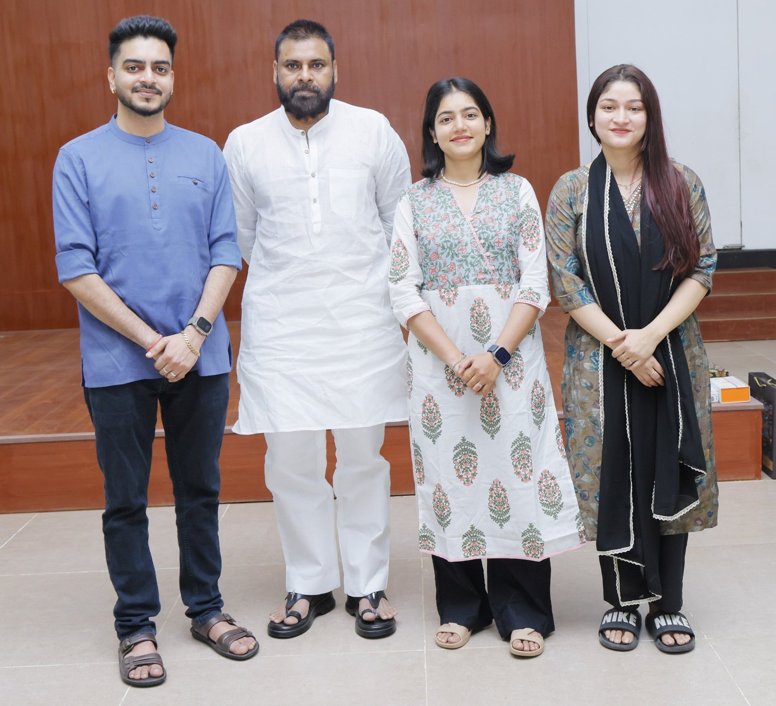 జెన్ Z వ్లాగర్, స్వాతి, రోజాను అభినందించిన రాష్ట్ర ఉప ముఖ్యమంత్రి పవన్ కళ్యాణ్