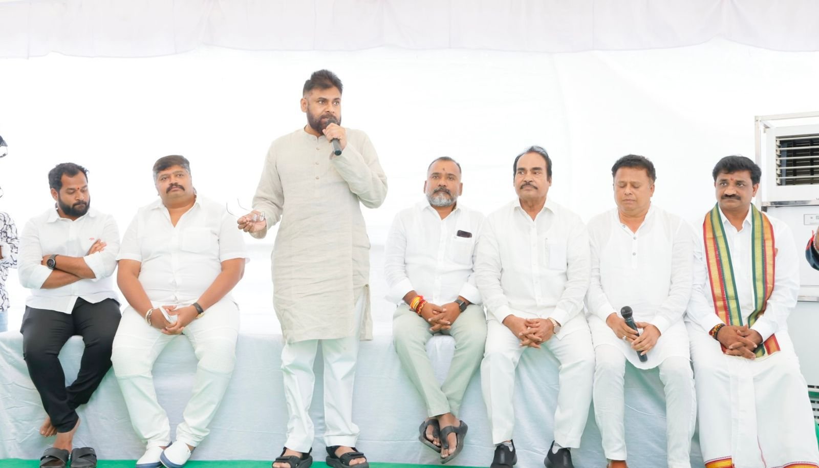 కూటమి నాయకుల ఐక్యతే రాష్ట్రాభివృద్ధికి మూలం – డిప్యూటీ సీఎం పవన్ కళ్యాణ్