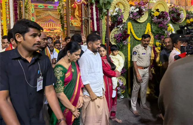 శ్రీవారిని దర్శించుకున్న సినీ ప్రముఖులు…