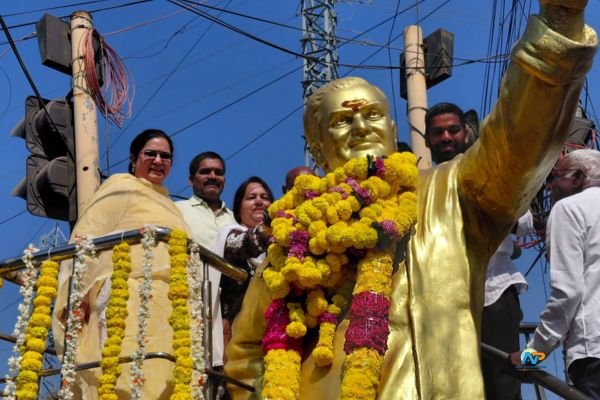 విజయనగరం లో ఎన్టీఆర్ వర్ధంతి…కూటమి ఎమ్మెల్యే ఆదితీ ఆధ్వర్యంలో కార్యక్రమం