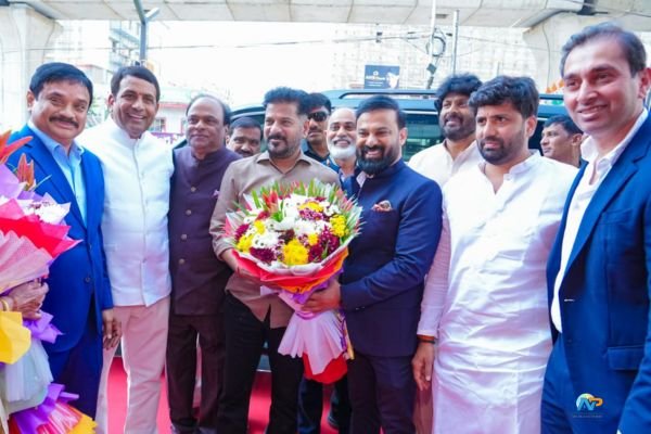 ఒడియన్‌ మాల్‌లో తెలంగాణ సీఎం