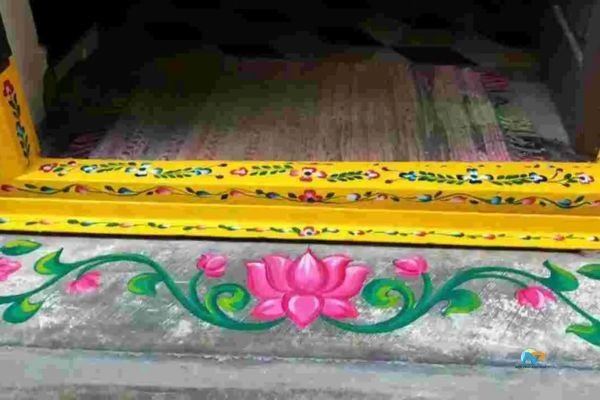 ఇంటి గడపపై ఇలా కూర్చుంటున్నారా… ఈవిషయాలు తెలుసుకోండి