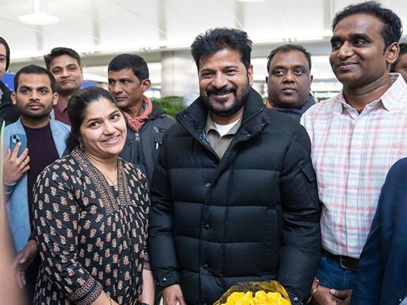 ప్రపంచ ఆర్థిక ఫోరం వార్షిక సమావేశాల్లో పాల్గొనేందుకు స్విట్జర్లాండ్‌లోని దావోస్ పర్యటనకు బయలుదేరిన సీఎం టీం…