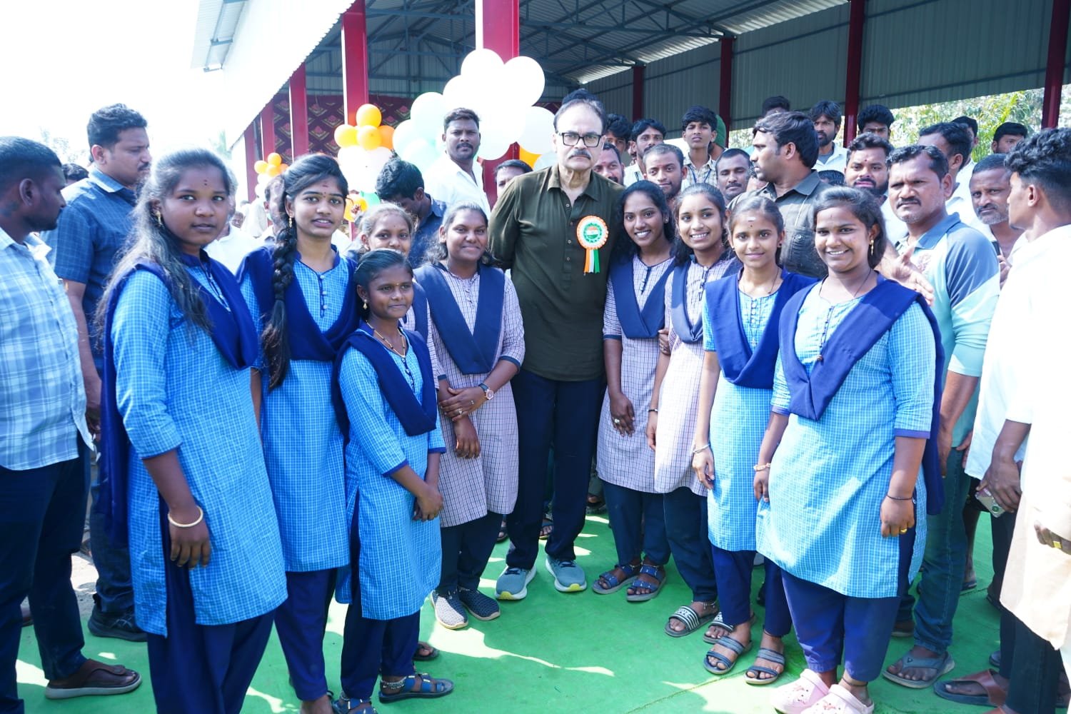 భారత దేశం ఔన్నత్యాన్ని విద్యార్థులకు బోధించాలి