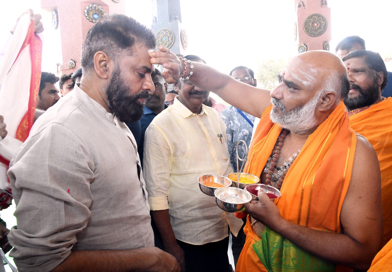 కోటప్పకొండ త్రికోటేశ్వరస్వామిని దర్శించుకున్న ఉప ముఖ్యమంత్రి పవన్ కళ్యాణ్