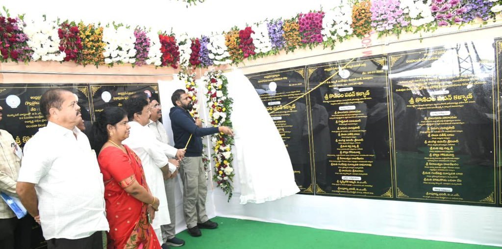 పిఠాపురం ప్రజల మధ్య ఉప ముఖ్యమంత్రి పవన్ కళ్యాణ్