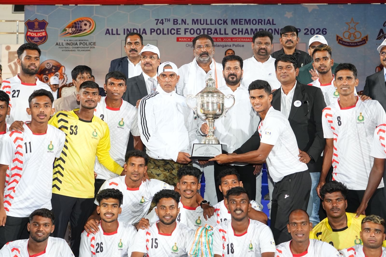 యువత క్రీడలను వదిలేస్తే దేశ భవిష్యత్తు ప్రమాదంలో పడుతుంది: గచ్చీబౌలి స్టేడియంలో సీఎం రేవంత్ రెడ్డి హెచ్చరిక