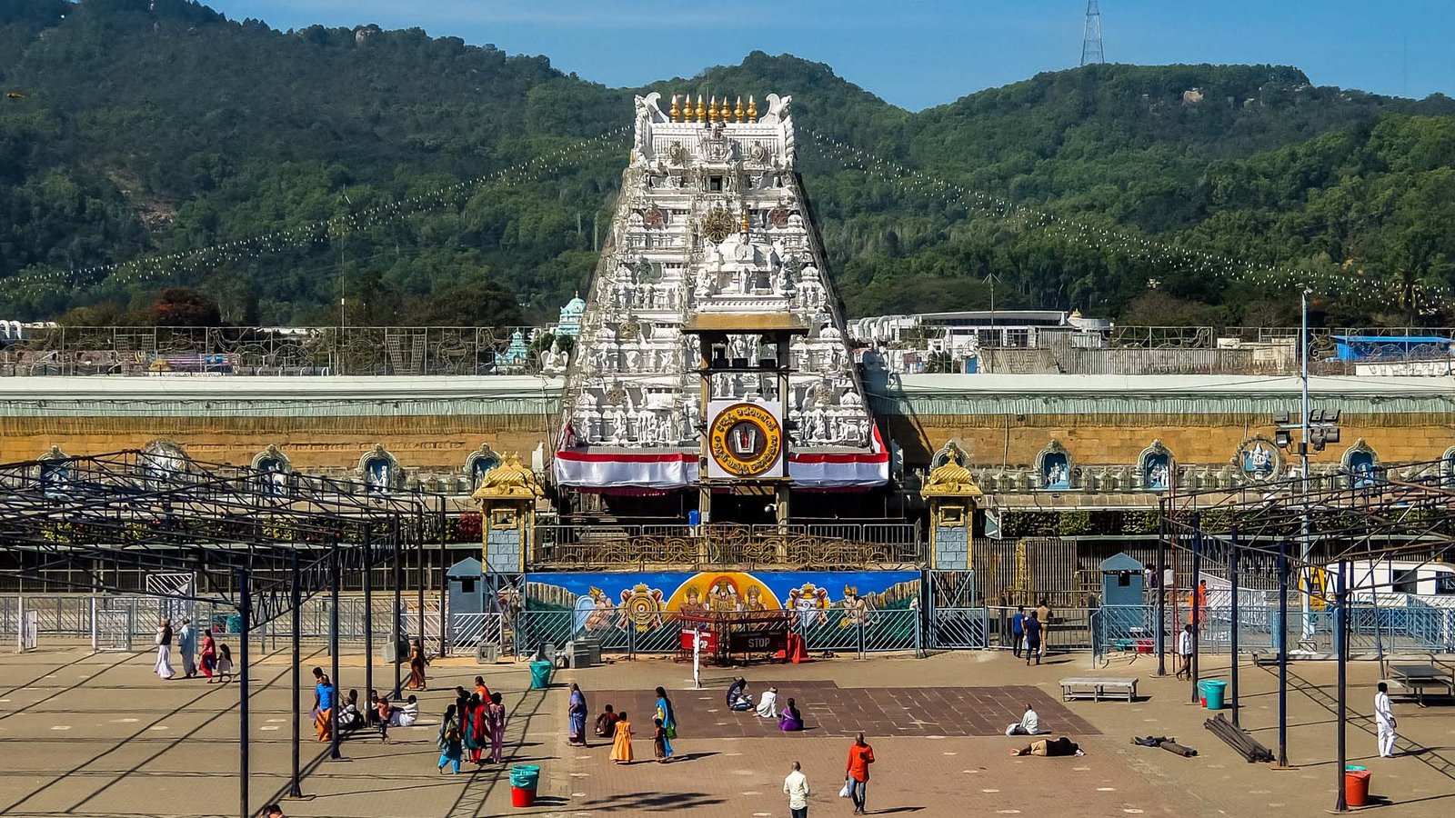 సెలవులు ముగిసినా…రద్దీ తగ్గడంలేదు