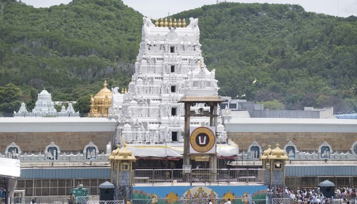 Tirumala Temple Crowd and Sri Venkateswara Swamy Darshan Updates
